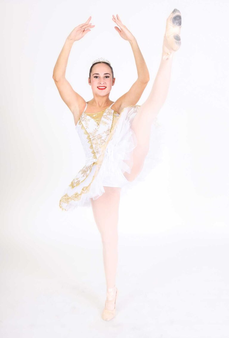 Akimbo-Dance-single-teen-ballerina-tutu-on-points