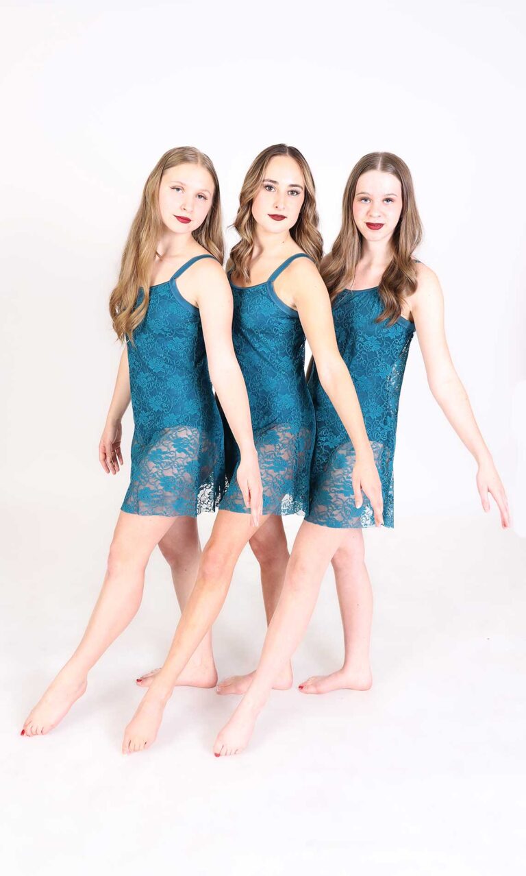 Akimbo-Dance-trio-in-blue